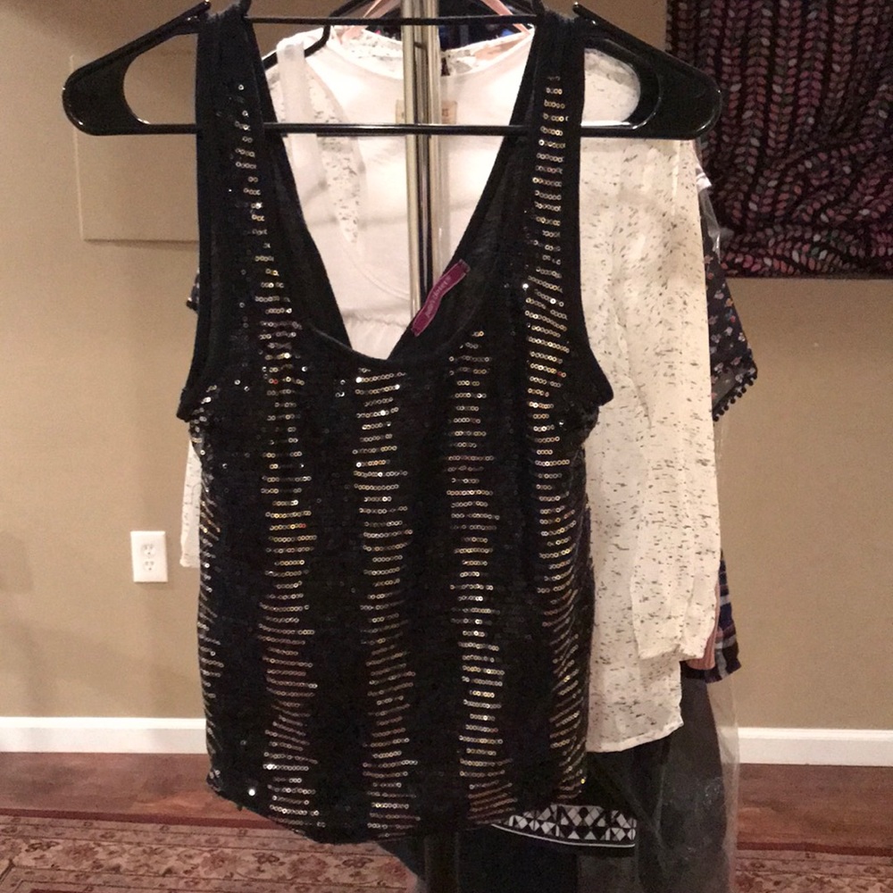 Dazzling tank with cross cross back